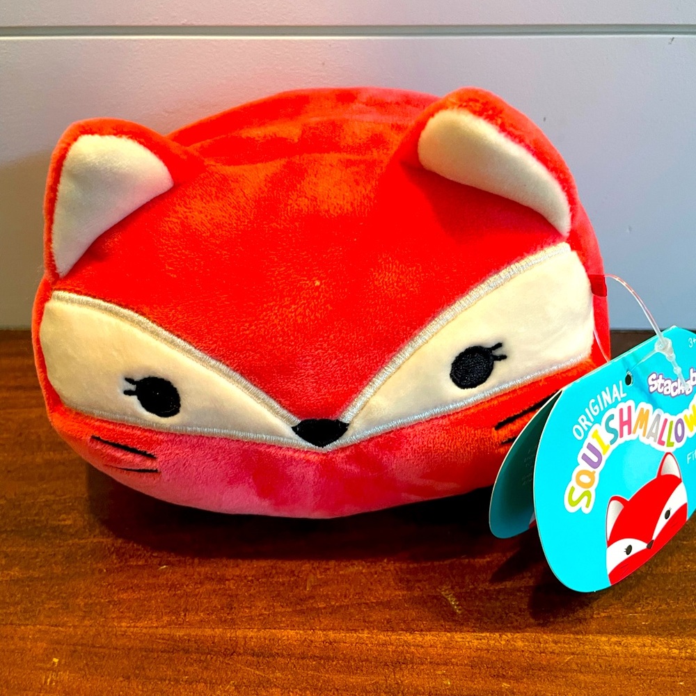Fifi the Fox is a stackable mini Squishmallow. NWT
